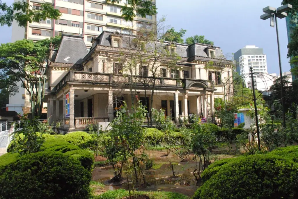 O Hotel Paulista Garden está localizado próximo à Casa das Rosas, na Av. Paulista
